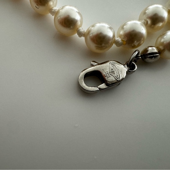 [SOLD] -Authentic Vivienne Westwood Pearl Necklace with box and dust bag - Picture 6 of 6